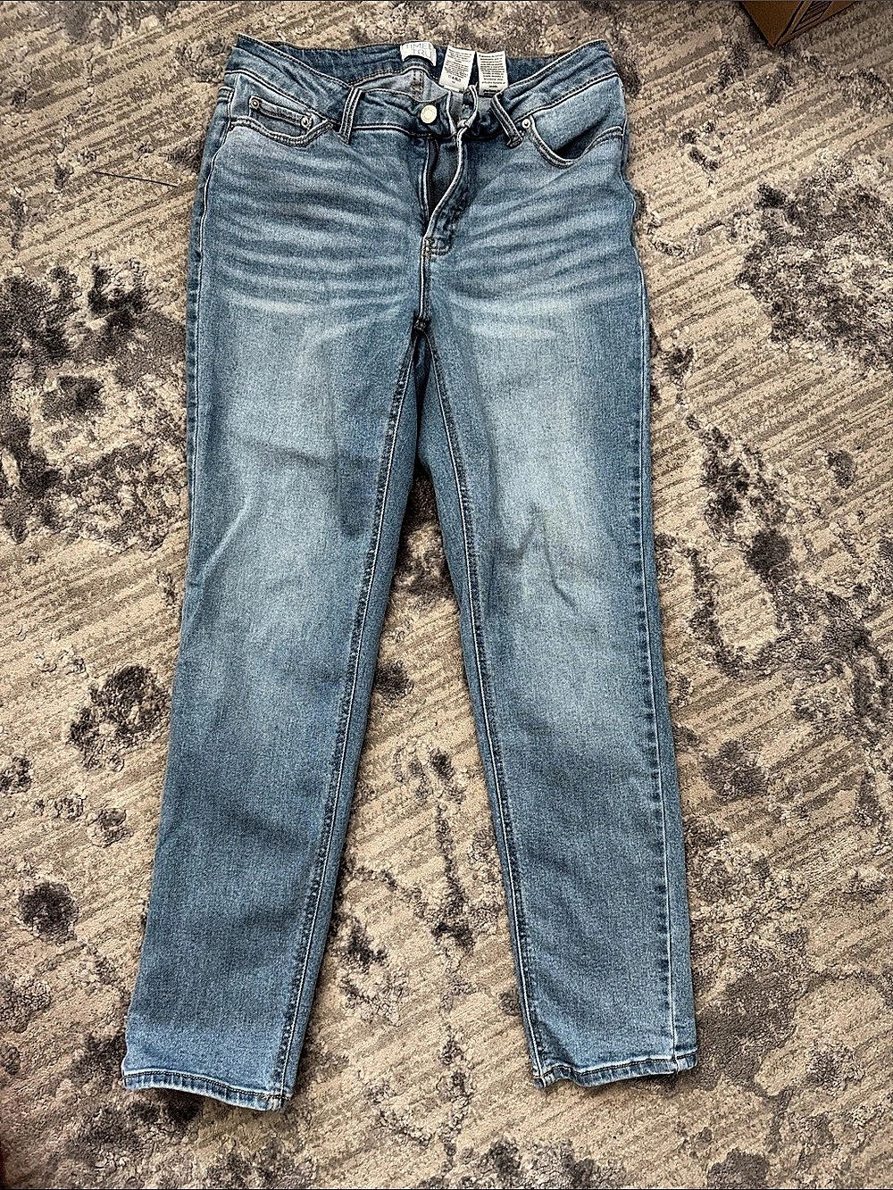 Time and Tru Women's Mid Rise Straight Leg Jeans Straight Leg Jeans in Blue